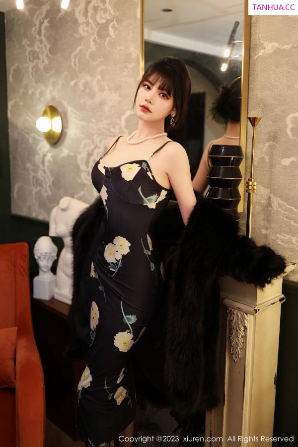   [XiuRen]高清写真图 2023.02.06 No.6220 桃桃子_ 黑丝美腿第7张图片